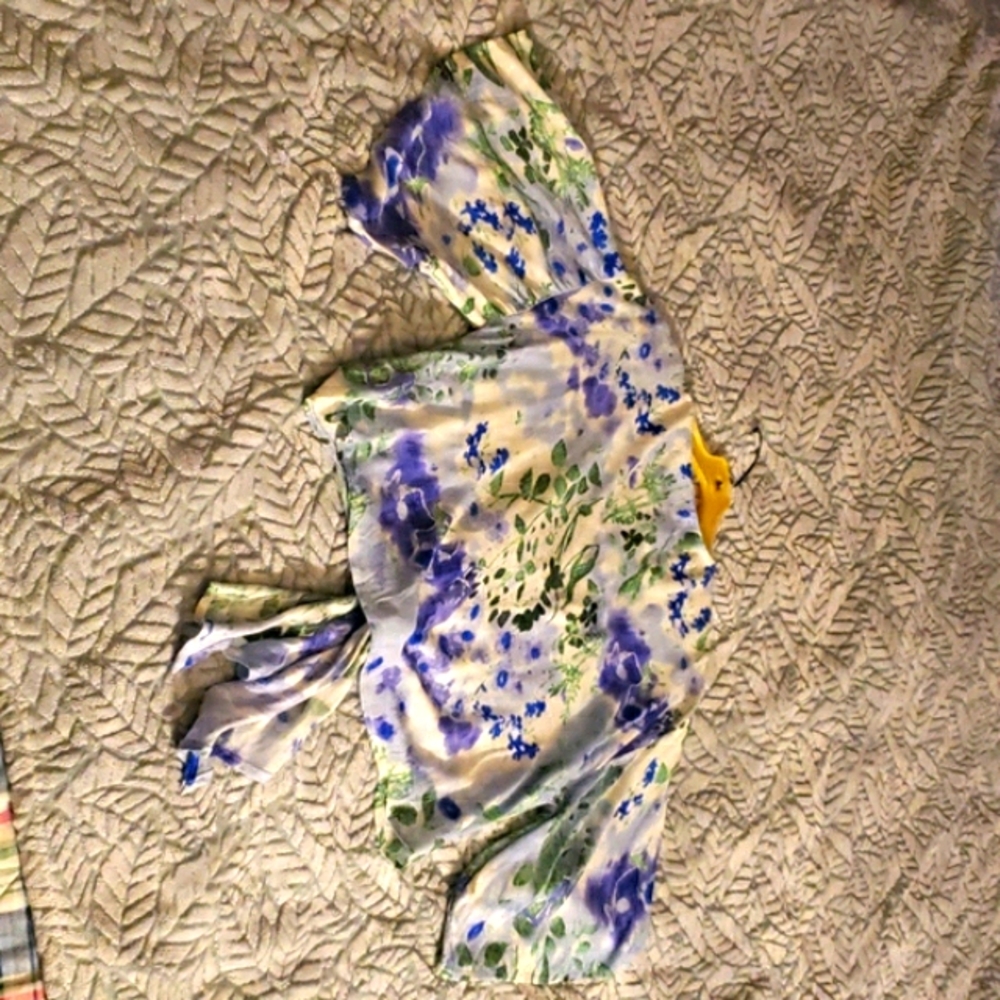 blouse - Picture 2 of 4